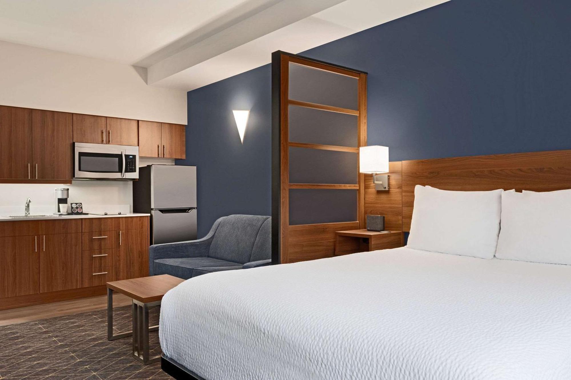 Park Inn By Radisson, Kelowna Exterior foto